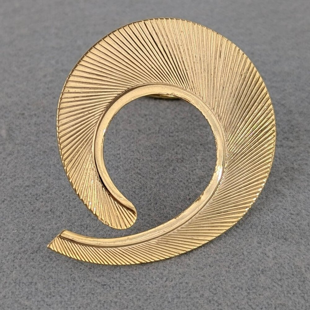 Gold Tone Jeri-Lou scarf clip